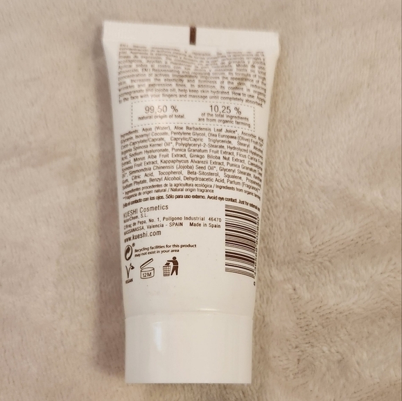 Kueshi Naturals Pomegranate Vit-C Repairing Serum - Picture 2 of 4